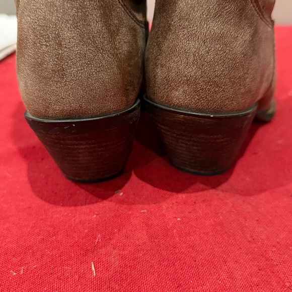 Durango Brown Heeled Boots - Picture 5 of 7